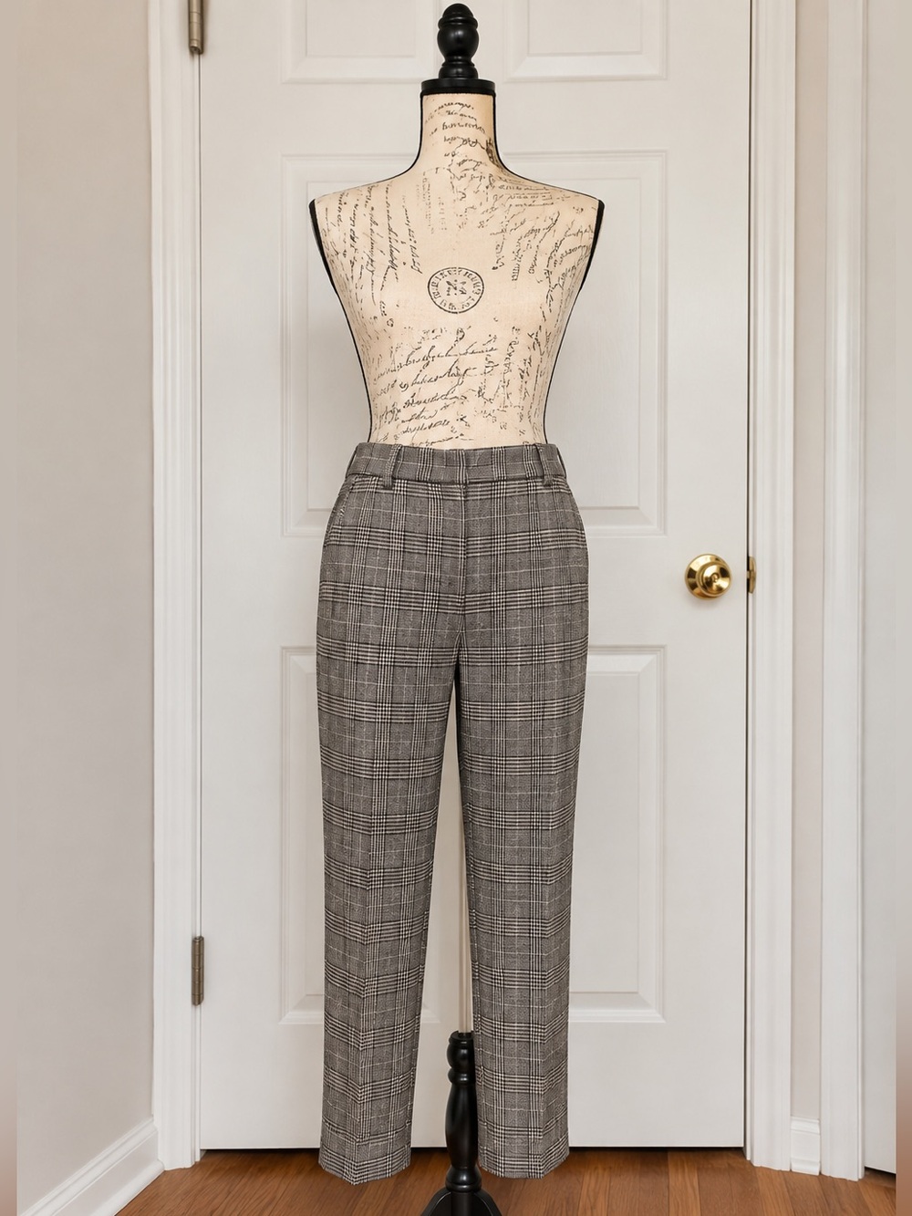 H&M Plaid Straight-Leg Women's Trousers in Gray